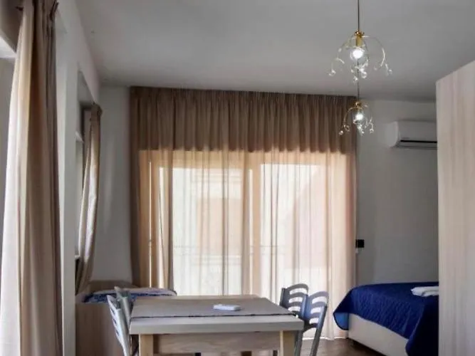 Samuel Fish לינה וארוחת בוקר באניירה קלאברה